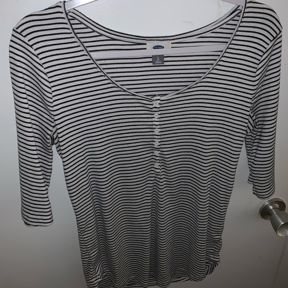 Black and white 3/4 sleeve shirt